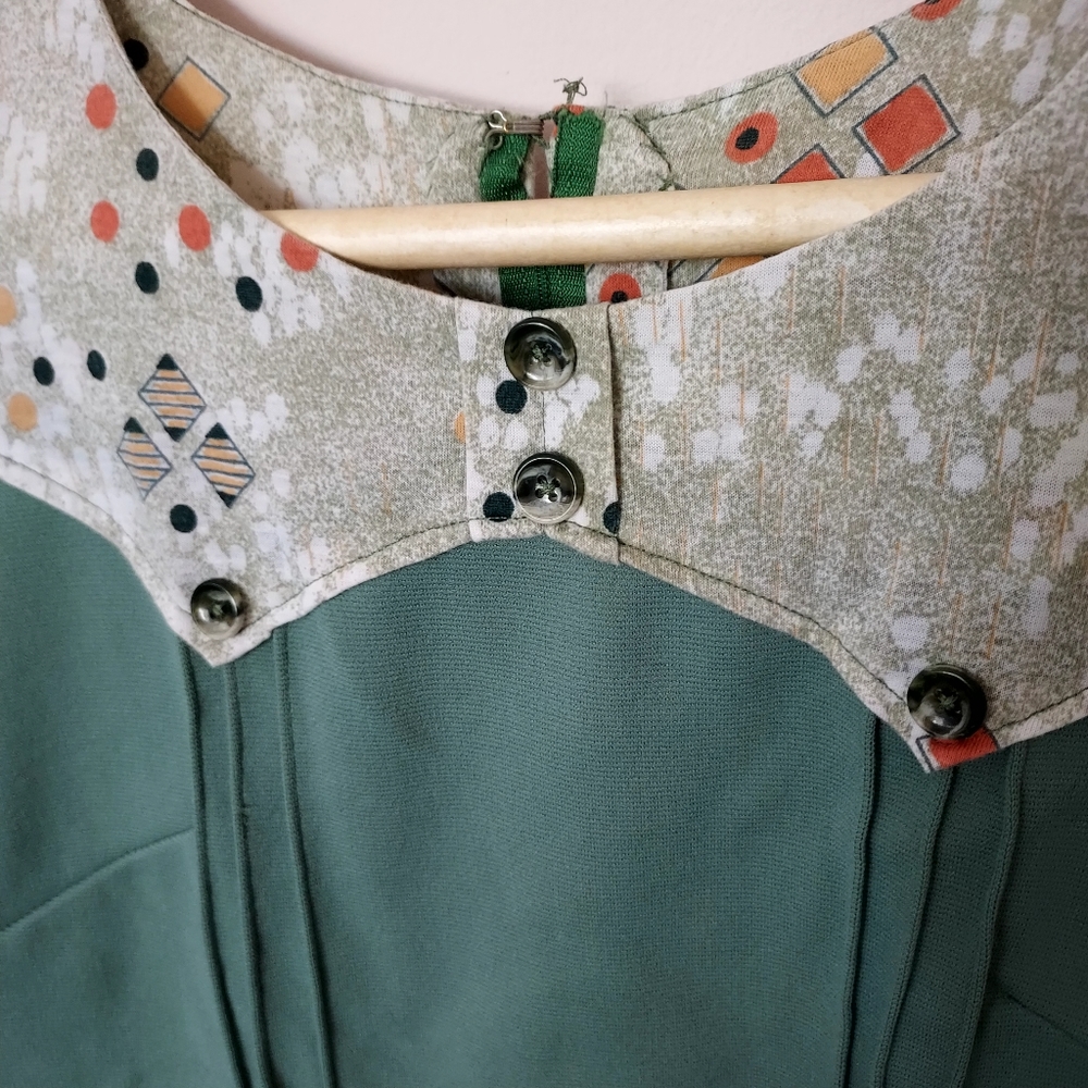 Vintage handmade green polyester smock top Grandmacore 1970s Retro - Picture 2 of 6